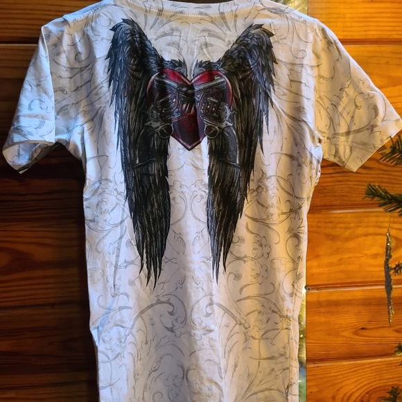 T-Shirt - Picture 3 of 4